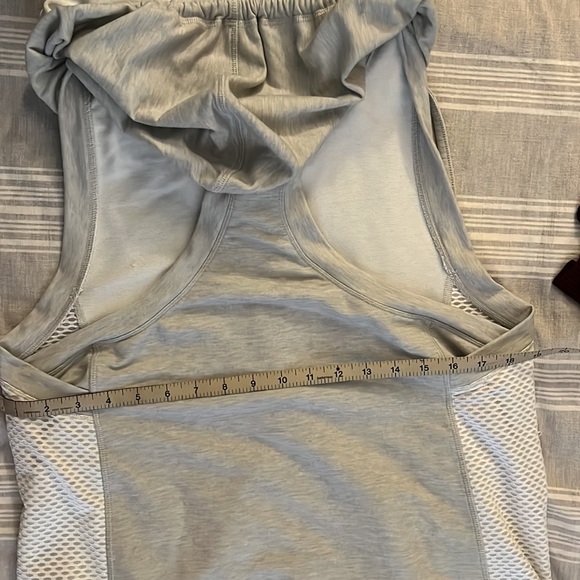 Calima By Carrie Underwood pullover hooded top - Picture 3 of 9